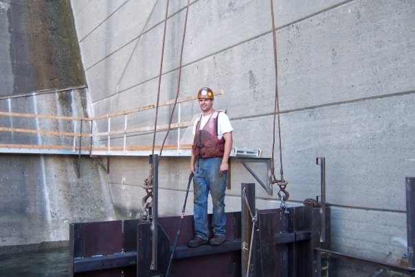 Cofferdam set at dam face