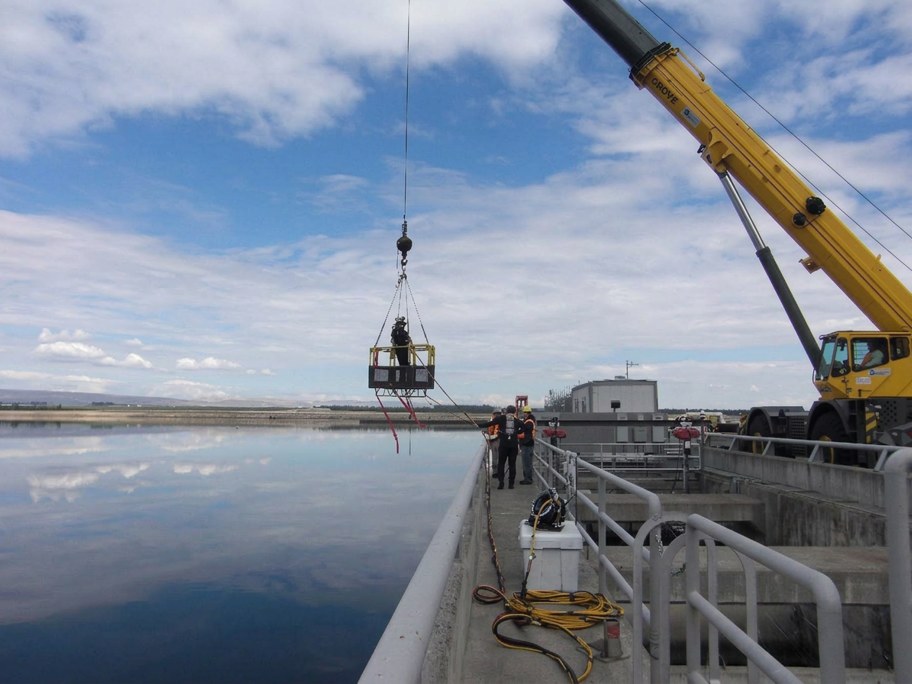 Dive basket launch — reservoir basin